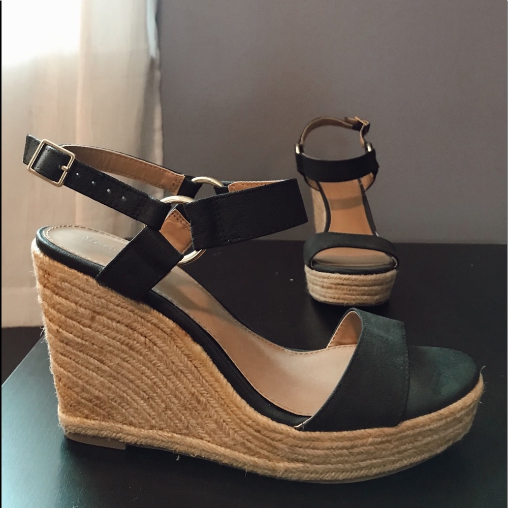 Wedge Heels with Black details and ankle strap